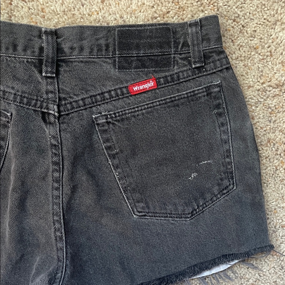 Wrangler Vintage Black Jean cut off Shorts - Picture 4 of 6